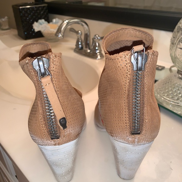 Dolce Vita Tan Peep-Toe Booties - Picture 5 of 8